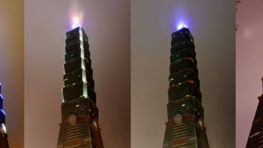 Combinaison de photos de la tour 101 à Taipei dans le cadre de l'opération "Une Heure pour la Planète", le 19 mars 2016