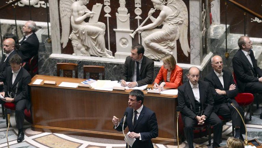 Manuel Valls s'exprime devant l'Assemblée nationale, le 5 mai 2015 à Paris