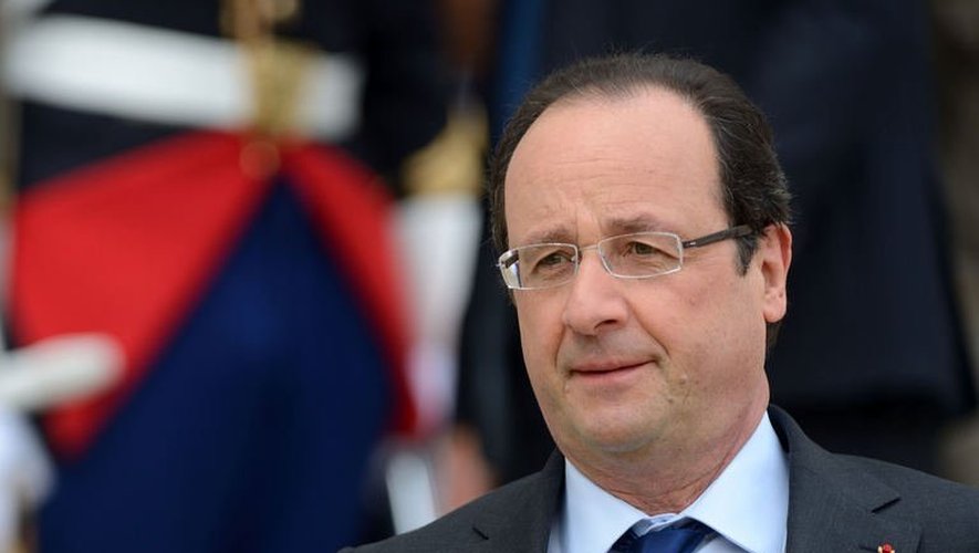 François Hollande le 16 mai 2013 sur le perron de l'Elysée à Paris