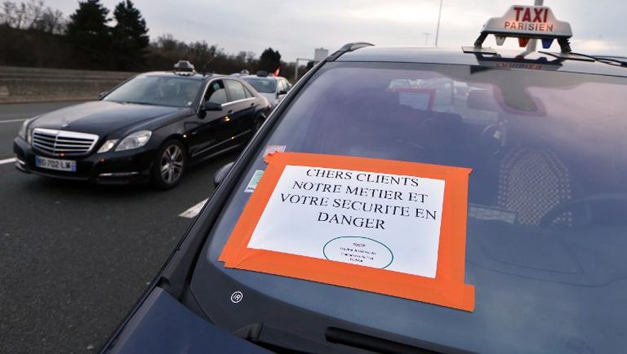 Manifestation de taxis le 10 février 2014 près de l'aéroport de Roissy Charles de Gaulle