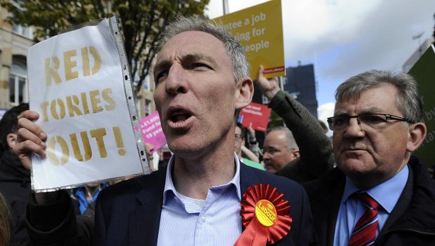 Le leader du parti travailliste écossais Jim Murphy en campagne le 4 mai 2015 à Glasgow