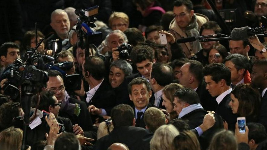 Nicolas Sarkozy (c) ovationné au meeting de campagne de Nathalie Kosciusko-Morizet  au Gymnase Japy à Paris le 10 février 2014