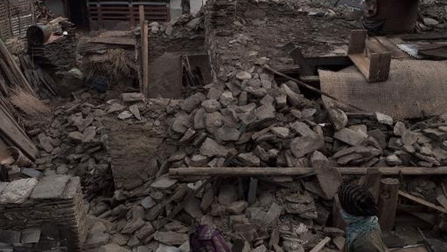 Un village népalais détruit par le séisme, le 4 mai 2015