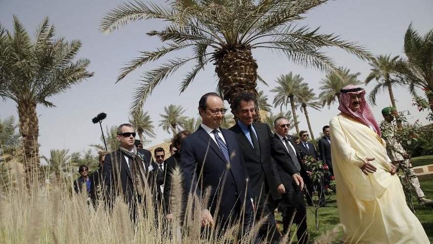 François Hollande et Jack Lang lors d'une visite le 5 mai 2015 sur le site historique al-Diriyah près de Ryad
