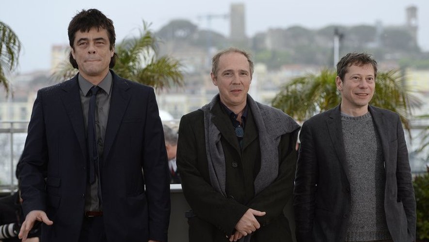 L'acteur Benicio del Toro, le réalisateur Arnaud Depleschin et l'acteur Mathieu Amalric posent à Cannes le le 18 mai 2013
