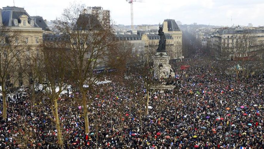 Manifestation le 11 janvier 2015 Place de la République à Paris en hommage aux 17 personnes abattues par des jihadistes dans la rédaction de Charlie Hebdo et dans un hypermarché cacher
