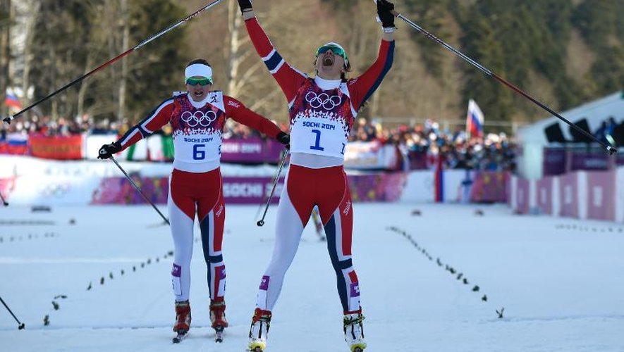 La Norvégienne Maiken Caspersen Falla remporte le sprint en ski de fond devant sa compatriote Ingvild Flugstad Oestberg, le 11 février 2014 aux JO de Sotchi