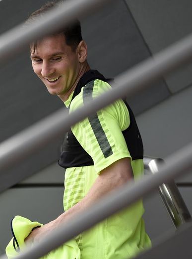L'attaquant de Barcelone, l'Argentin Lionel Messi, arrive à l'entraînement à la veille de la demi-finale aller de la Ligue des champions contre le Bayern Munich, le 5 avril à Sant Joan Despí (Catalogne)