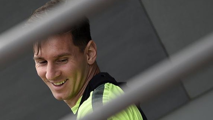 L'attaquant de Barcelone, l'Argentin Lionel Messi, arrive à l'entraînement à la veille de la demi-finale aller de la Ligue des champions contre le Bayern Munich, le 5 avril à Sant Joan Despí (Catalogne)