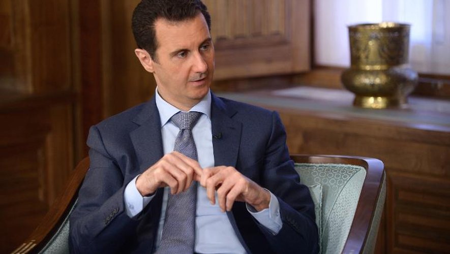 Photo fournie par l'agence SANA du président syrien Bachar al-Assad , le 17 avril 2015 à Damas, lors d'un entretien