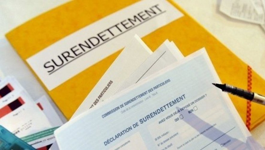En France, près de 20 000 déclarations de surendettement sont recensées chaque année. 90% des dossiers concernent des crédits à la consommation.