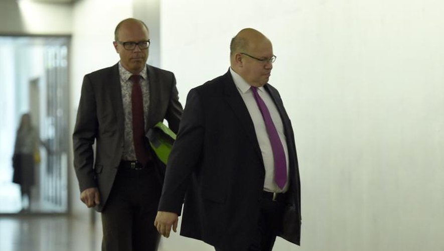 Peter Altmaier arrive pour une audition devant l'organe de contrôle des services secrets du Bundestag (PKGr), le 6 mai 2015 à Berlin