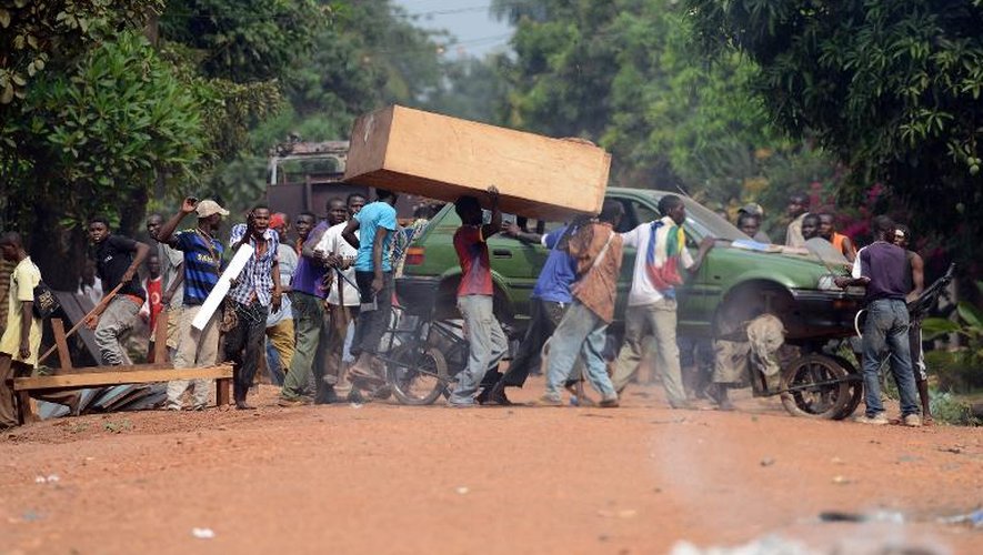 Scène de pillages à Bangui, le 9 février 2014