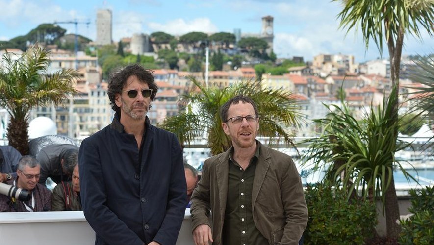Les cinéastes Joel (c) et Ethan Coe, le 19 mai 2013 à Cannes