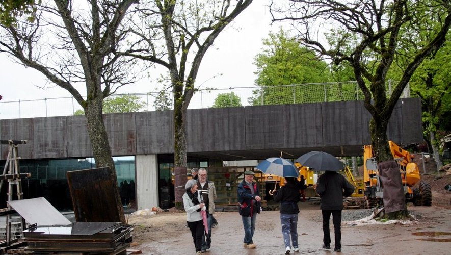 Quelque 500 visiteurs sont venus découvrir samedi le futur musée Soulages encore en chantier.