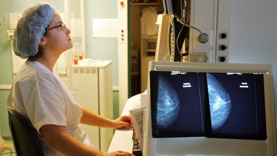 Une macrobiopsie par mammotome réalisée le 8 mars 2006 à l'Institut Curie à Paris
