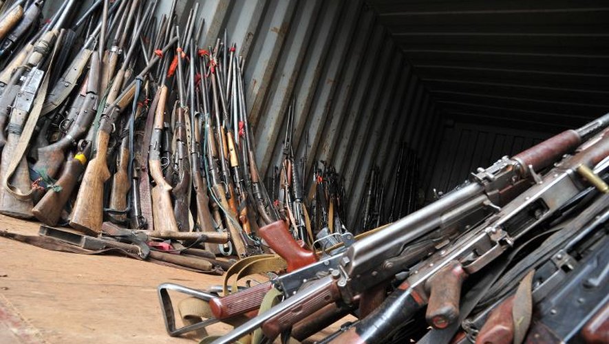 Des armes de milices anti-balaka confisquées par les soldats français à Bangui le 7 février 2014