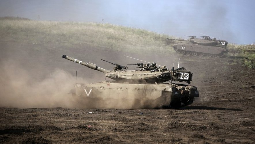 Un tank de l'armée israélienne, le long de la frontière syrienne, le 6 mai 2013 sur le plateau du Golan