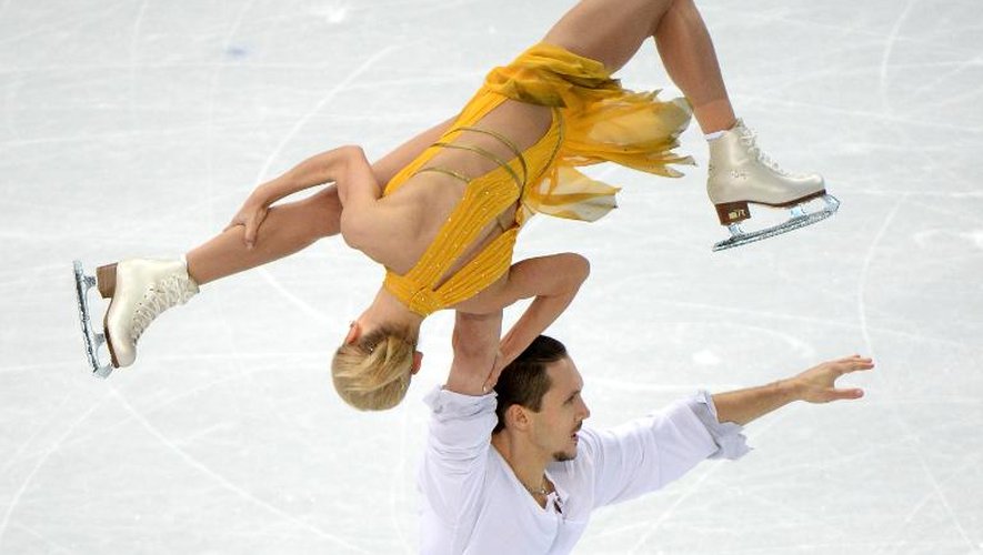 Les Russes Tatiana Volosozhar-Maxim Trankov, sacrés champions olympiques en couples, aux JO de Sotchi le 12 février 2014