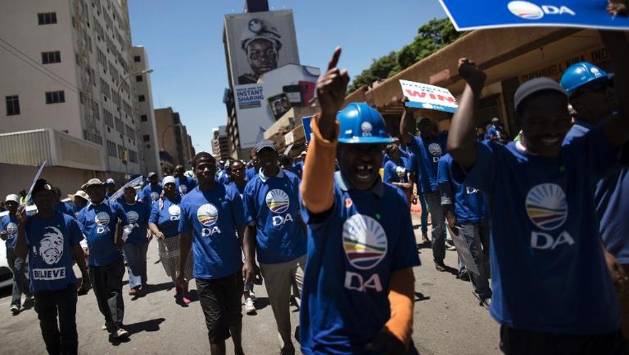 Des partisans du parti d'opposition Alliance démocratique manifestent contre le chômage qui frappe 24% de la population, le 12 février 2014 à Johannesburg