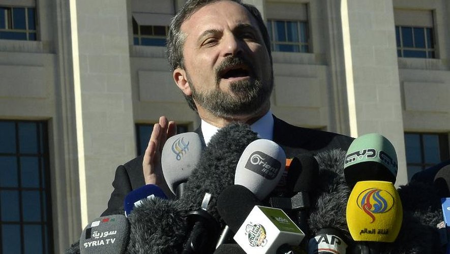 Le porte-parole de la Coalition de l'opposition syrienne, Louay Safi, lors d'une conférence de presse, le 12 février 2014 à Genève