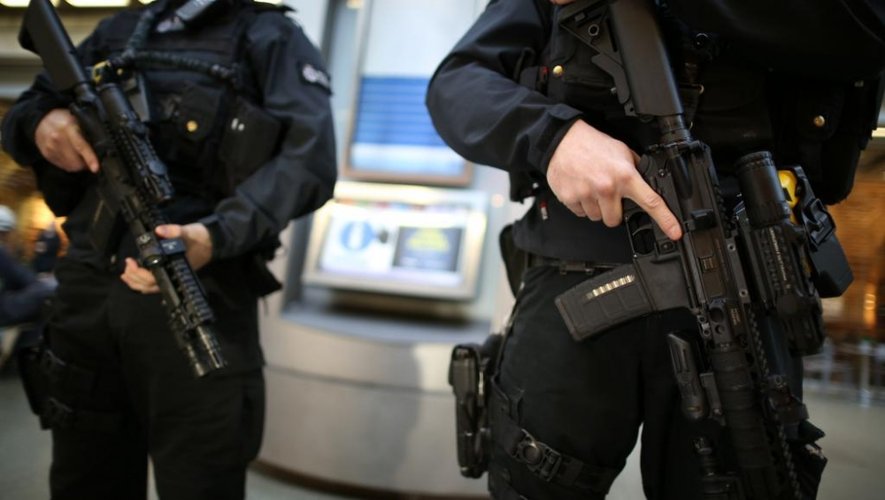 Explosions à  Bruxelles : sécurité renforcée dans les aéroports et gares