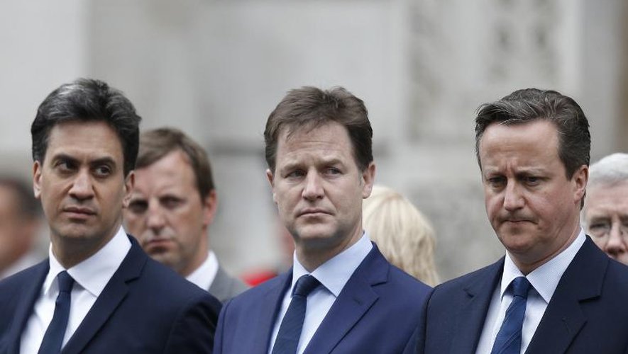 David Cameron, Nick Clegg et Ed Miliband (D à G) participent aux commémorations du 70e anniversaire de la fin de la 2e guerre mondiale, vendredi à Londres