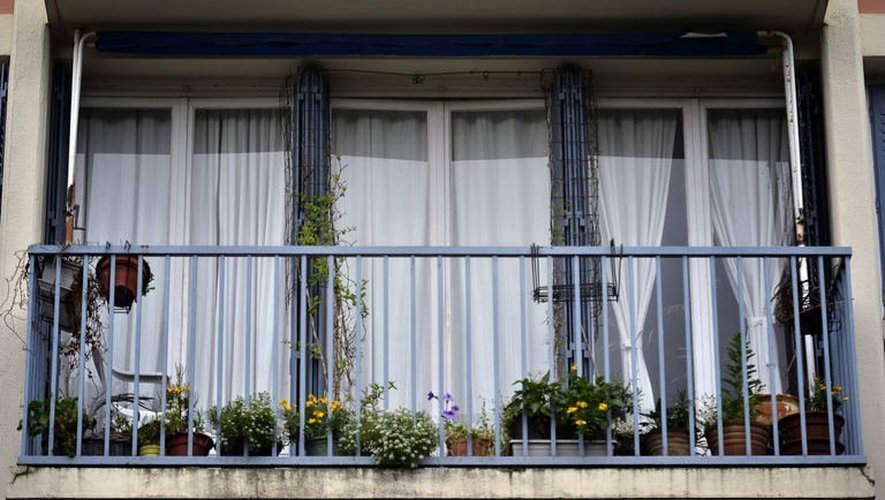 Photo prise le 19 mai 2013 à Saint Priest, du balcon de l'appartement où les corps de deux enfants ont été retrouvés sans vie dans l'appartement de leur père