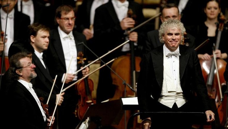 L'actuel Directeur artistique de l'Orchestre Philharmonique de Berlin, Simon Rattle, lors d'un concert à Abou Dhabi, le 9 novembre 2010