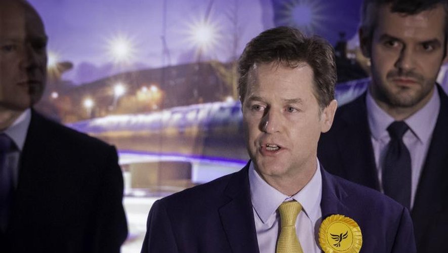 Nick Clegg chef des lib-dems s'exprime après les résultats des élections à Sheffield, le 8 mai 2015