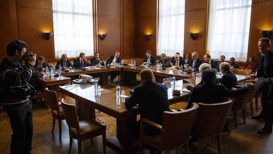 Des représentants des Etats-Unis, des pays arabes et de la Russie sont rassemblés pour des discussions sur la Syrie à Genève le 13 février 2014