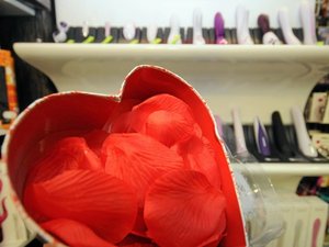 Saint-Valentin : les sex-shops s’adaptent à la crise et au net