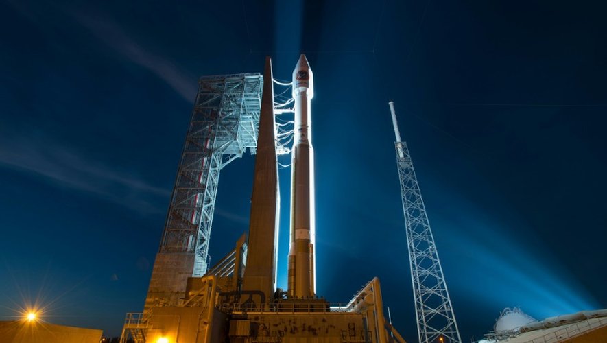 Photo transmise par la Nasa de la fusée Atlas V transportant la capsule Cygnus avant son décollage, sur la base de l'US Air Force de Cap Canaveral en Floride le 22 mars 2016