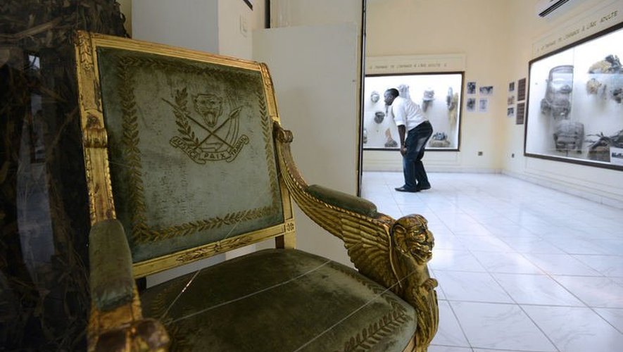 Un fauteuil, utilisé par l'épouse de Mobutu Sese Seko et exposé au musée de Kinshasa, le 14 mai 2013