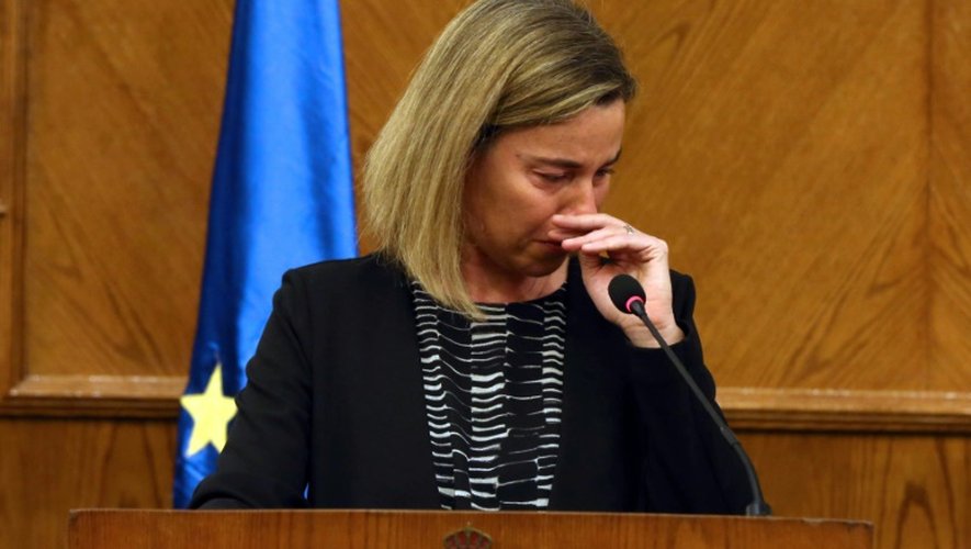 La chef de la diplomatie européenne Federica Mogherini pleure après avoir appris la nouvelle des attentats de Bruxelles pendant une conférence de presse conjointe avec le ministre jordanien des Affaires étrangères le 22 mars 2016 à Amman