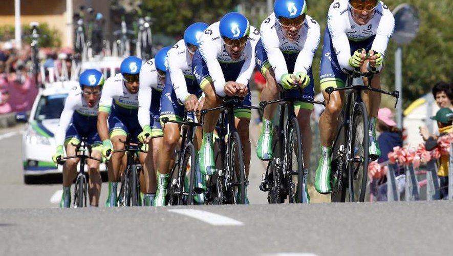 L'équipe australienne d'Orica Greenedge, lors de la 1re étape (un contre-la-montre) du Giro, le 9 mai 2015 à Sanremo