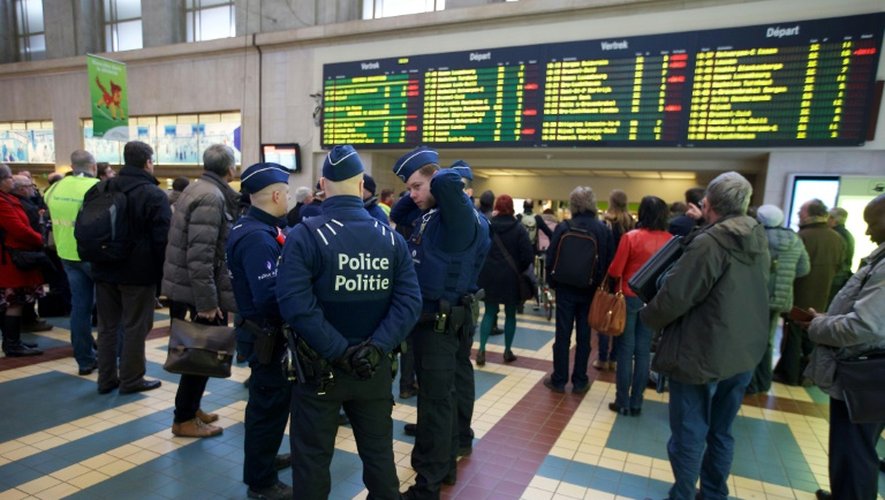Des policiers à la gare du Nord le 23 mars 2016 à Bruxelles