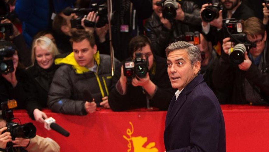 L'acteur américain George Clooney sur le tapis rouge de la Berlinale, le 8 février 2014, pour la présentation du film "The monuments men"