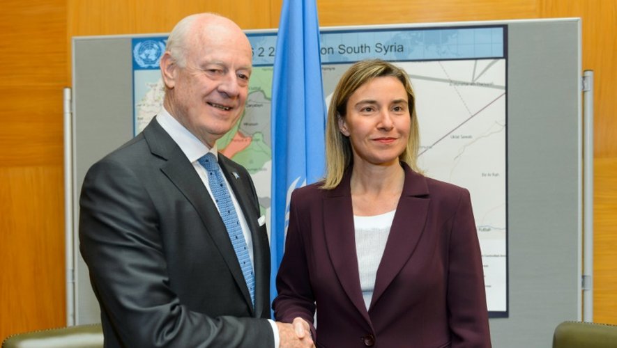 La cheffe de la diplomatie européenne Federica Mogherini et l'envoyé spécial de l'ONU pour la Syrie Staffan de Mistura, le 23 mars 2016 à Genève