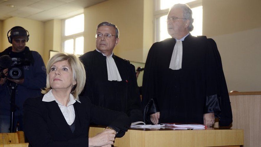 La député PS Sylvie Andrieux et ses avocats, le 4 mars 2013 au tribunal de Marseille