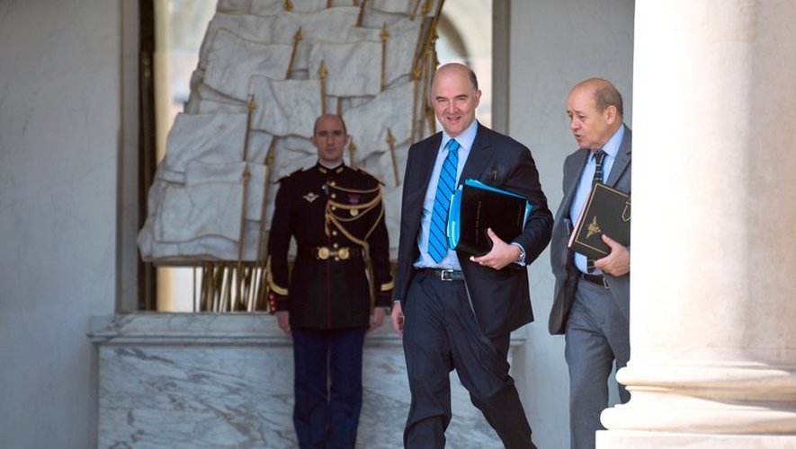 Le ministre de l'Economie et des Finances, Pierre Moscovici, quitte l'Elysée, le 22 mai 2013, à Paris