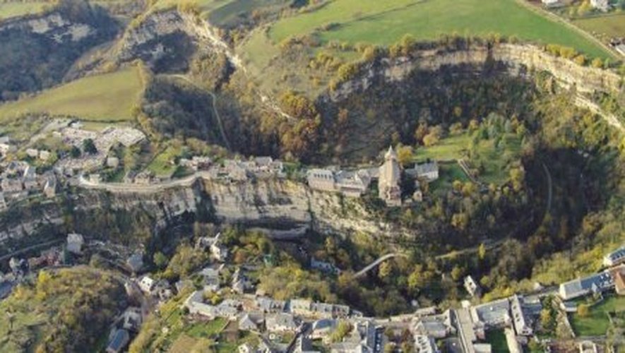 Le canyon de Bozouls et sa cavité gigantesque sont, à coup sûr, un incontournable de l’Aveyron.