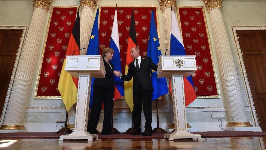 La chancelière allemande Angela Merkel et le président russe Vladimir Poutine à Moscou le 10 mai 2015