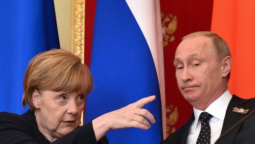 La chancelière allemande Angela Merkel et le président russe Vladimir Poutine à Moscou le 10 mai 2015
