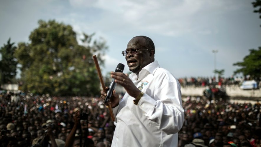 Guy-Brice Parfait Kolélas arrivé deuxième avec un peu plus de 15,05% des voix, s'adresse ici à ses militants lors d'un meeting à Brazzaville le 17 mars 2016