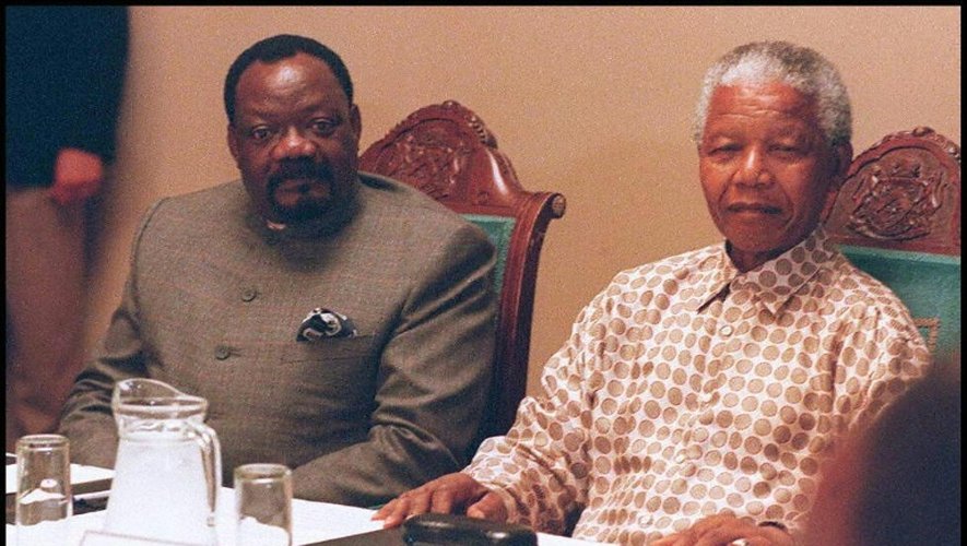 Nelson Mandela et Jonas Savimbi le 6 janvier 1997 à Umata