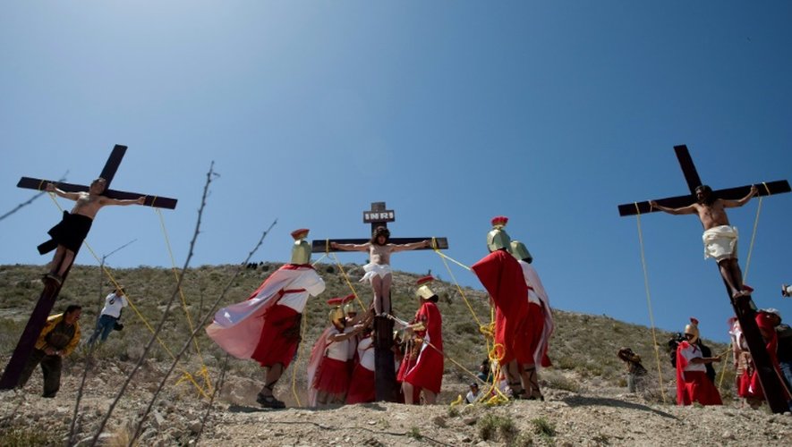 Partout dans le monde comme ici à Ciudad Juarez, les chrétiens rejouent au Vendredi Saint la Passion du Christ, depuis son dernier souper jusqu'à sa résurrection