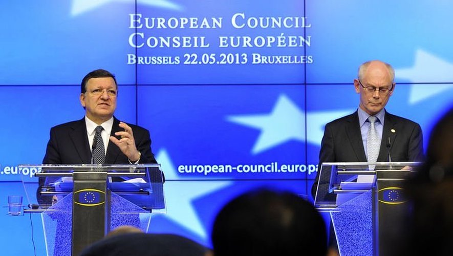 Le président de la Commission européenne José Manuel Barroso (G) et  le président du Conseil de l'UE, Herman Van Rompuy, le 22 mai 2013 à Bruxelles
