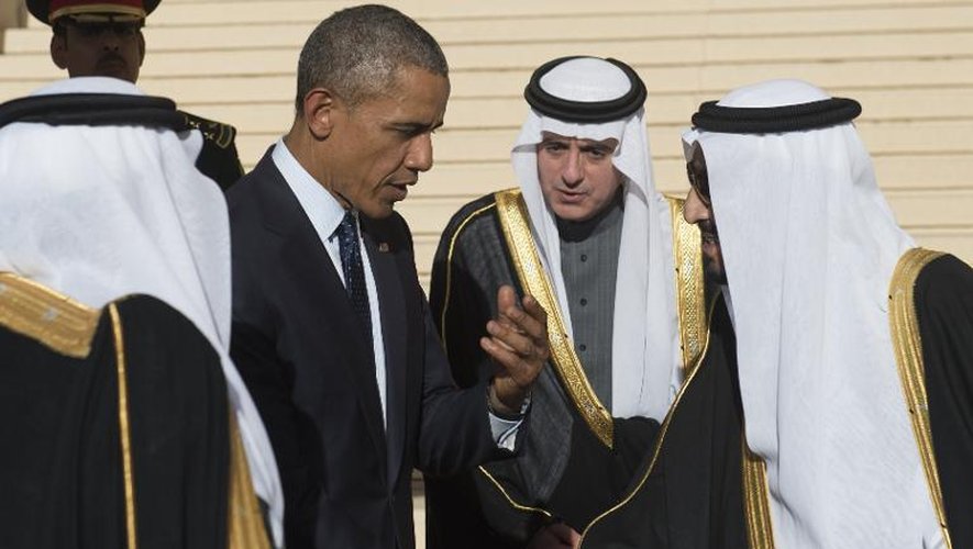 Le président américain Barack Obama (g) et le roi d'Arabie saoudite Salmane (d) à Ryad le 27 janvier 2015