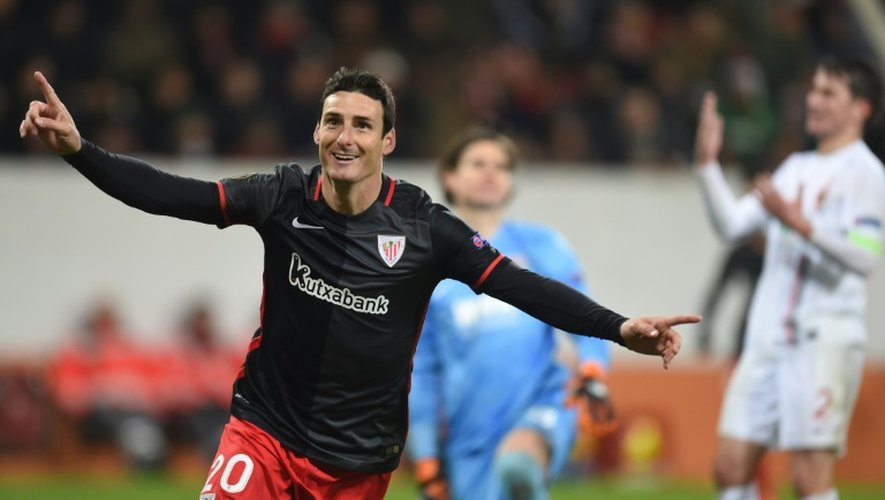 L'attaquant de l'Athletic Bilbao Aritz Aduriz inscrit un but face à Augsburg en Europa League, le 26 novembre 2015 à Augsbourg